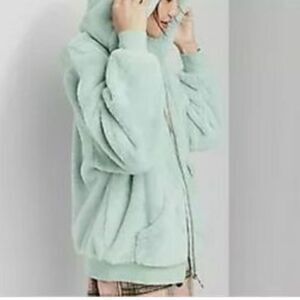 NWOT Wild Fable ML pastel mint green teddy jacket